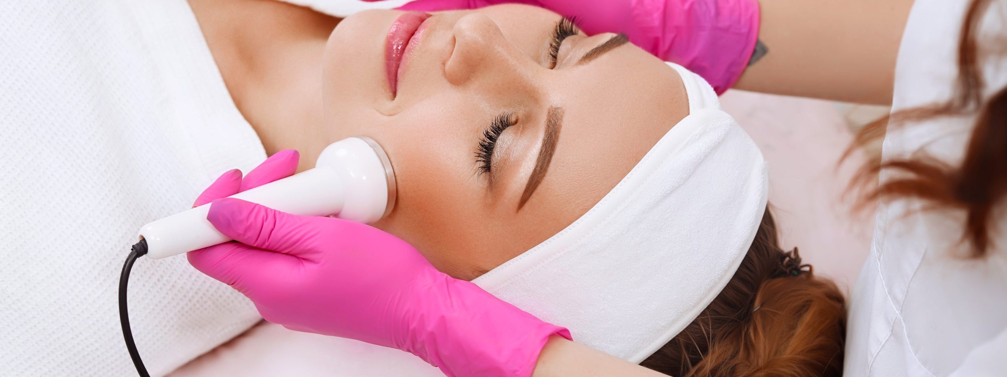 Ultrasound cavitation anti-aging, lifting procedure.